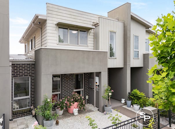 6 Marcus Loane Way, Oran Park, NSW 2570