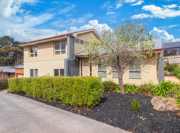 1/71 Aitken Street, Gisborne, Vic 3437