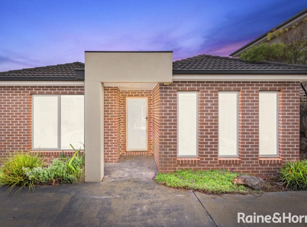 2/9 Haywood Grove, Melton West, Vic 3337