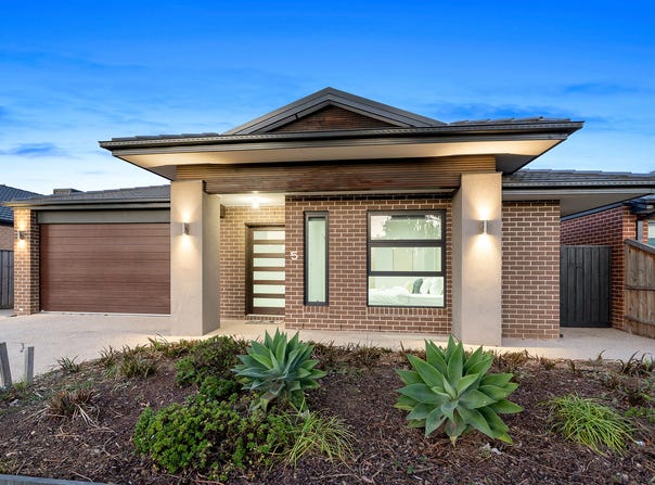 5 Revelstoke Street, Mickleham, Vic 3064