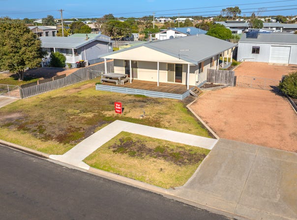 12 Centre Road, Seaspray, Vic 3851