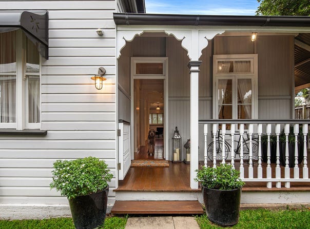 1 Virginia Avenue, Hawthorne, Qld 4171