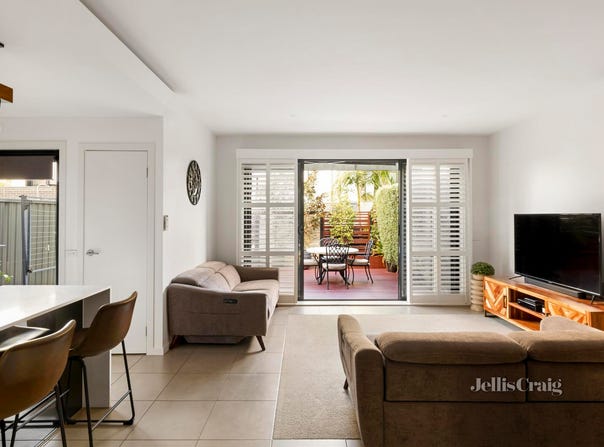 10 Sun Orchid Circuit, St Helena, Vic 3088