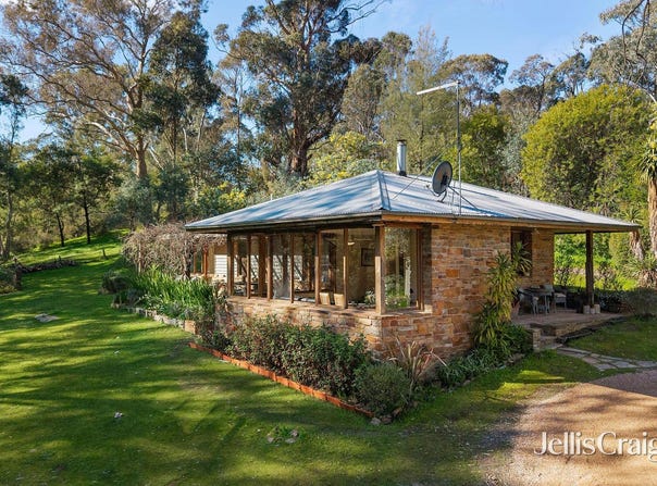 2 Llewellyn Road, Golden Point, Vic 3451