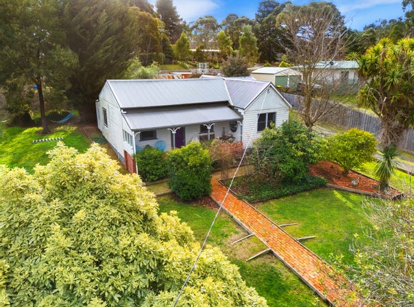 16 Adair Street, Linton, Vic 3360