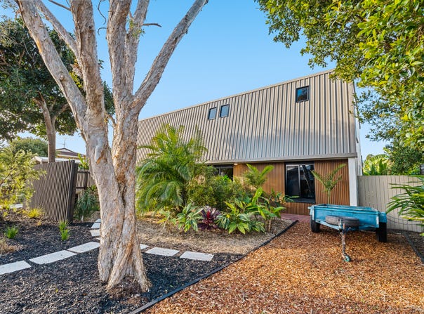 28 Prince Street, Urangan, Qld 4655