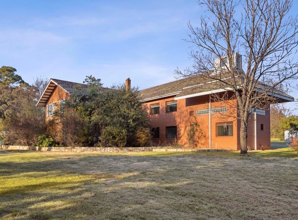 122 Empire Circuit, Yarralumla, ACT 2600
