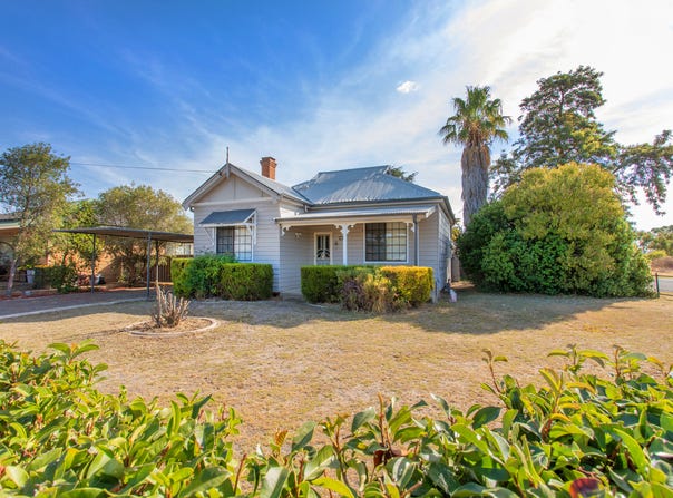80 Fitzroy Avenue, Cowra, NSW 2794