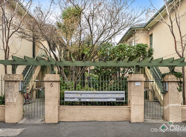 2/6 West Beach Road, St Kilda West, Vic 3182