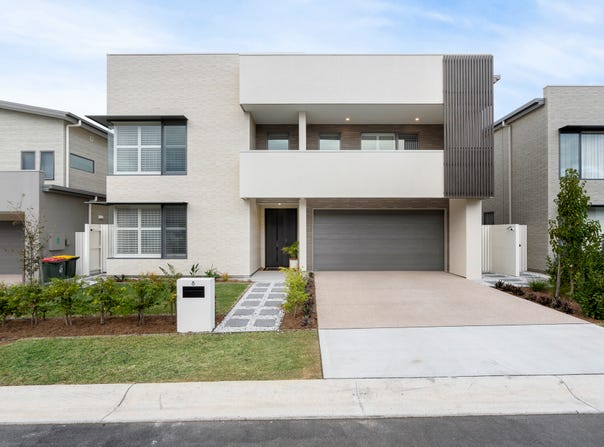 8 Mansfield Circuit, Gledswood Hills, NSW 2557