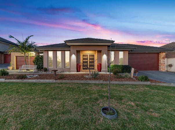 8 Goulburn Place, Pakenham, Vic 3810