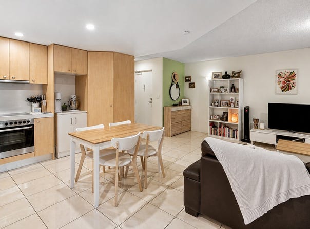 Unit 4/77 Buderim Avenue, Mooloolaba, Qld 4557