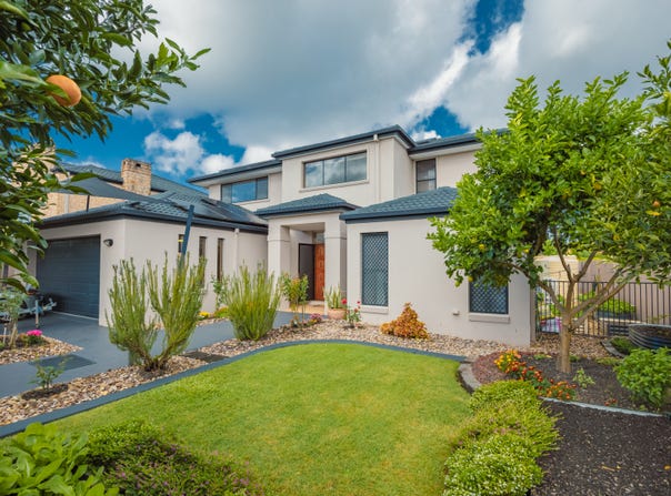 18 Rebholz Drive, Benowa, Qld 4217