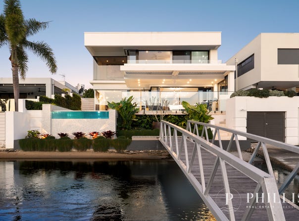 52 The Promenade, Isle Of Capri, Qld 4217
