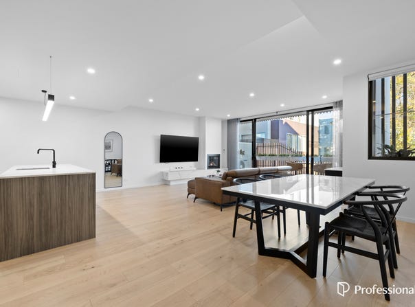 4/2 Wattle Grove, McKinnon, Vic 3204