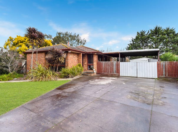 8 Eyre Court, Cranbourne North, Vic 3977