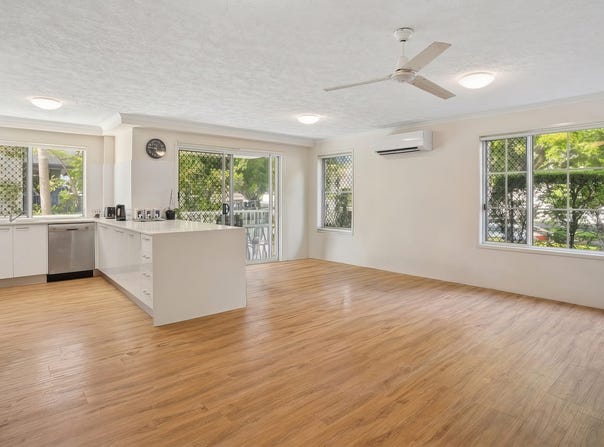 2/27-29 Walton Street, Southport, Qld 4215