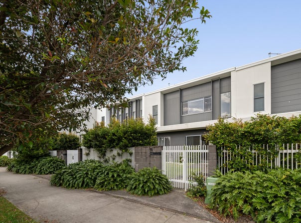 11 Flintwood Crescent, Palmview, Qld 4553