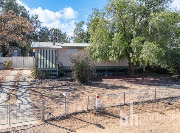 18 Phillip Avenue, Swan Reach, SA 5354