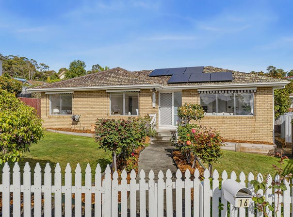 16 Woodlands Drive, Blackmans Bay, Tas 7052