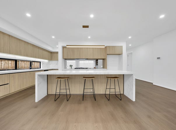 5  Gresley St, Donnybrook, Vic 3064