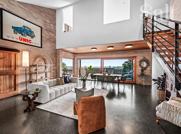 20 Hillview Crescent, The Hill, NSW 2300