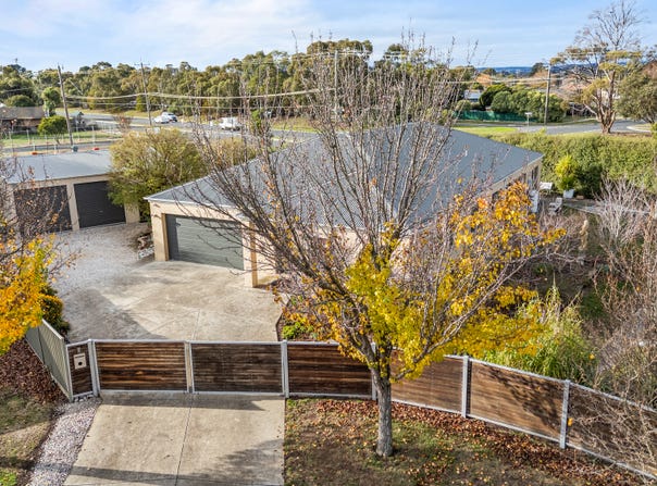 7 Macquarie Close, Delacombe, Vic 3356