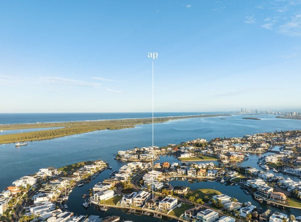 20  Royal Albert Crescent, Paradise Point, Qld 4216