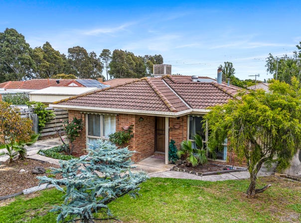 2 Radovic Court, Cranbourne North, Vic 3977