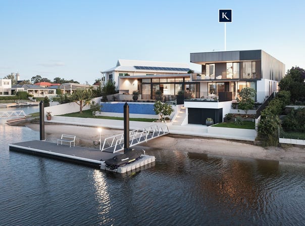 2 Saywell Street, Sorrento, Qld 4217