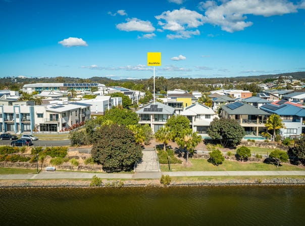 25 South Bay Drive, Varsity Lakes, Qld 4227