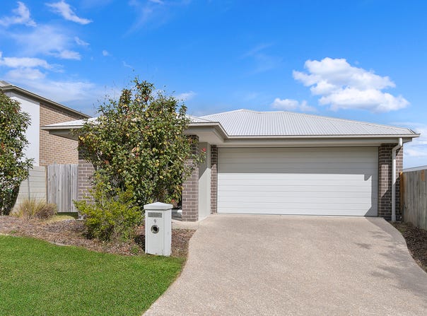 9 Midnight Crescent, Spring Mountain, Qld 4300