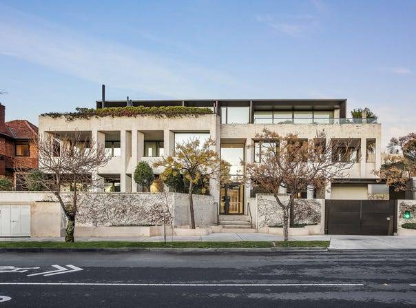 2/6 Mathoura Road, Toorak, Vic 3142