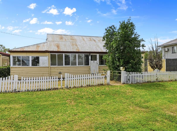12 Orpen St, Dalby, Qld 4405