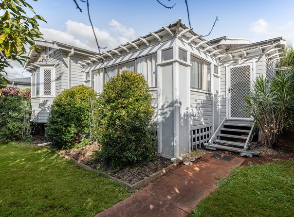 38 Dunne Street, Harristown, Qld 4350