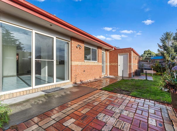 4/10 Wingham Court, Frankston, Vic 3199