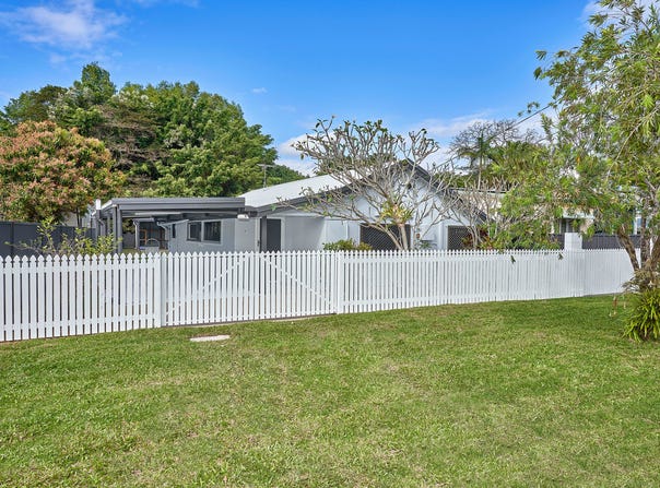 35 Saw Street, Machans Beach, Qld 4878