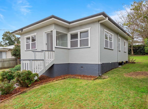 17 Geoffrey Street, Mount Lofty, Qld 4350