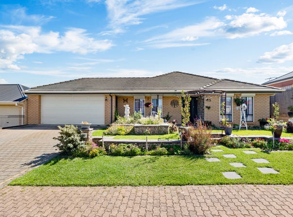 5 Manchester Circuit, Craigmore, SA 5114