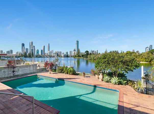 11 The Promenade, Isle Of Capri, Qld 4217
