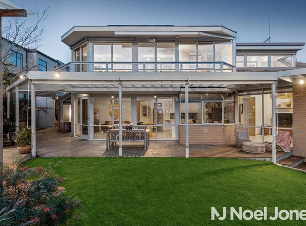 82 Rathmullen Quadrant, Doncaster, Vic 3108