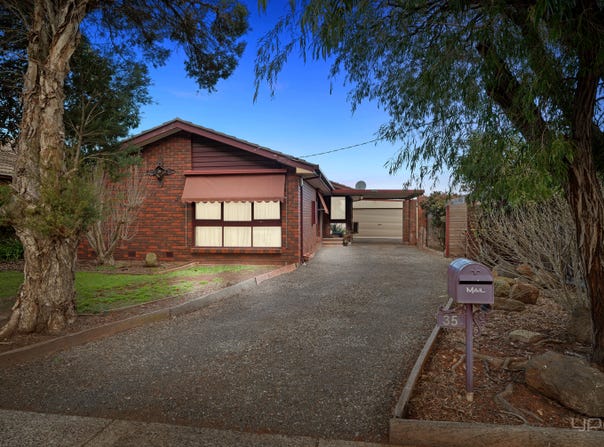35 Callanan Drive, Melton South, Vic 3338