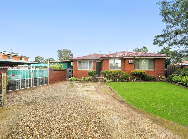 11 WESTCOMBE PLACE, Rooty Hill, NSW 2766