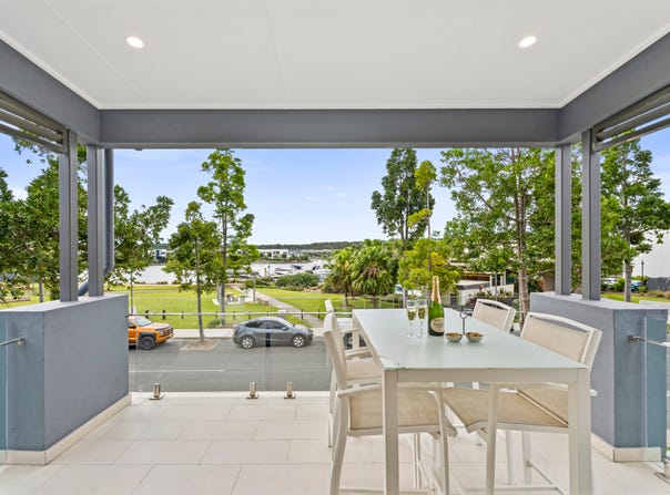 10 Cova Boulevard, Hope Island, Qld 4212