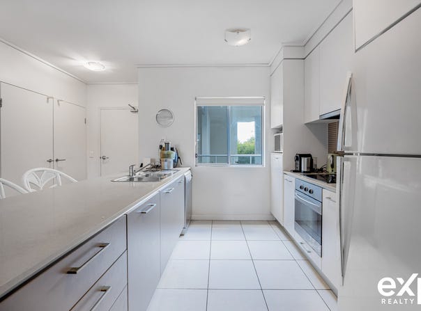 535/66 Sickle Avenue, Hope Island, Qld 4212