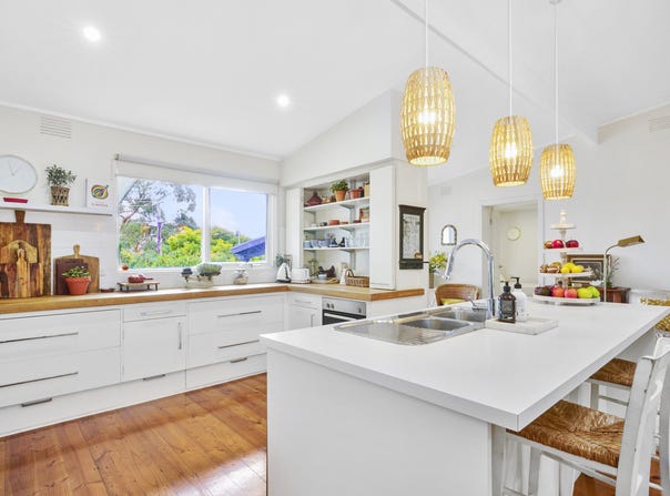 16 Mont Albert Road, Ferntree Gully, Vic 3156