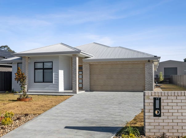 17 Madeleine Drive, Goulburn, NSW 2580