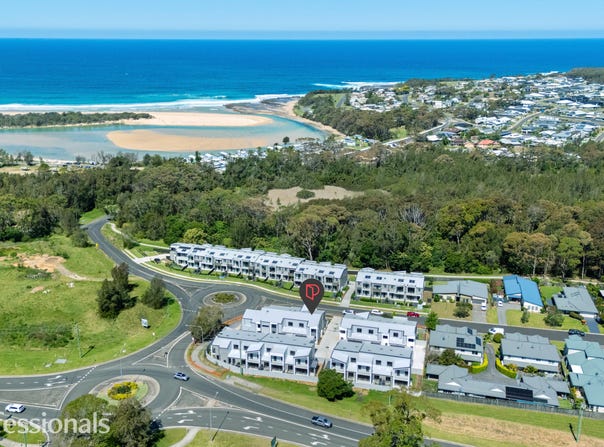 10/4 Wuru Drive, Burrill Lake, NSW 2539