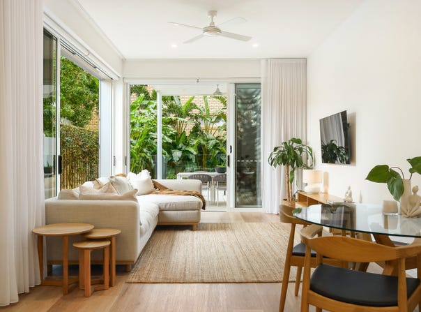 2/81 Sunshine Parade, Miami, Qld 4220