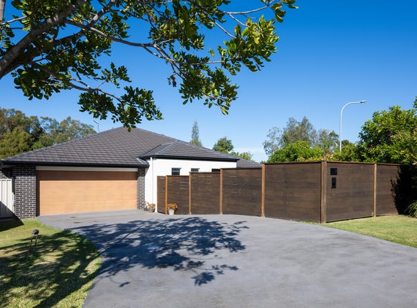 2 Sunshine Circuit, Emerald Beach, NSW 2456